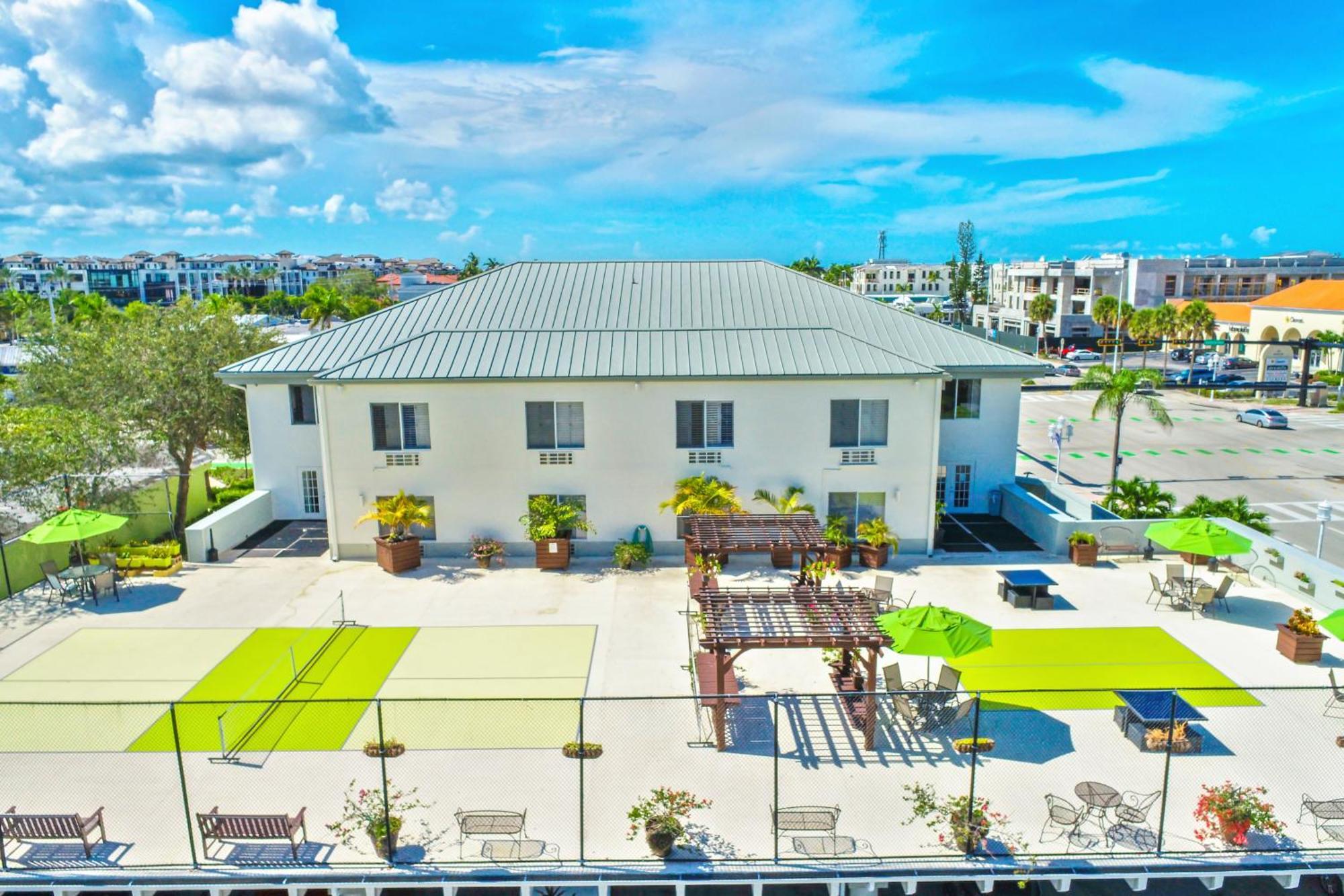 Naples Park Central Hotel Exterior photo