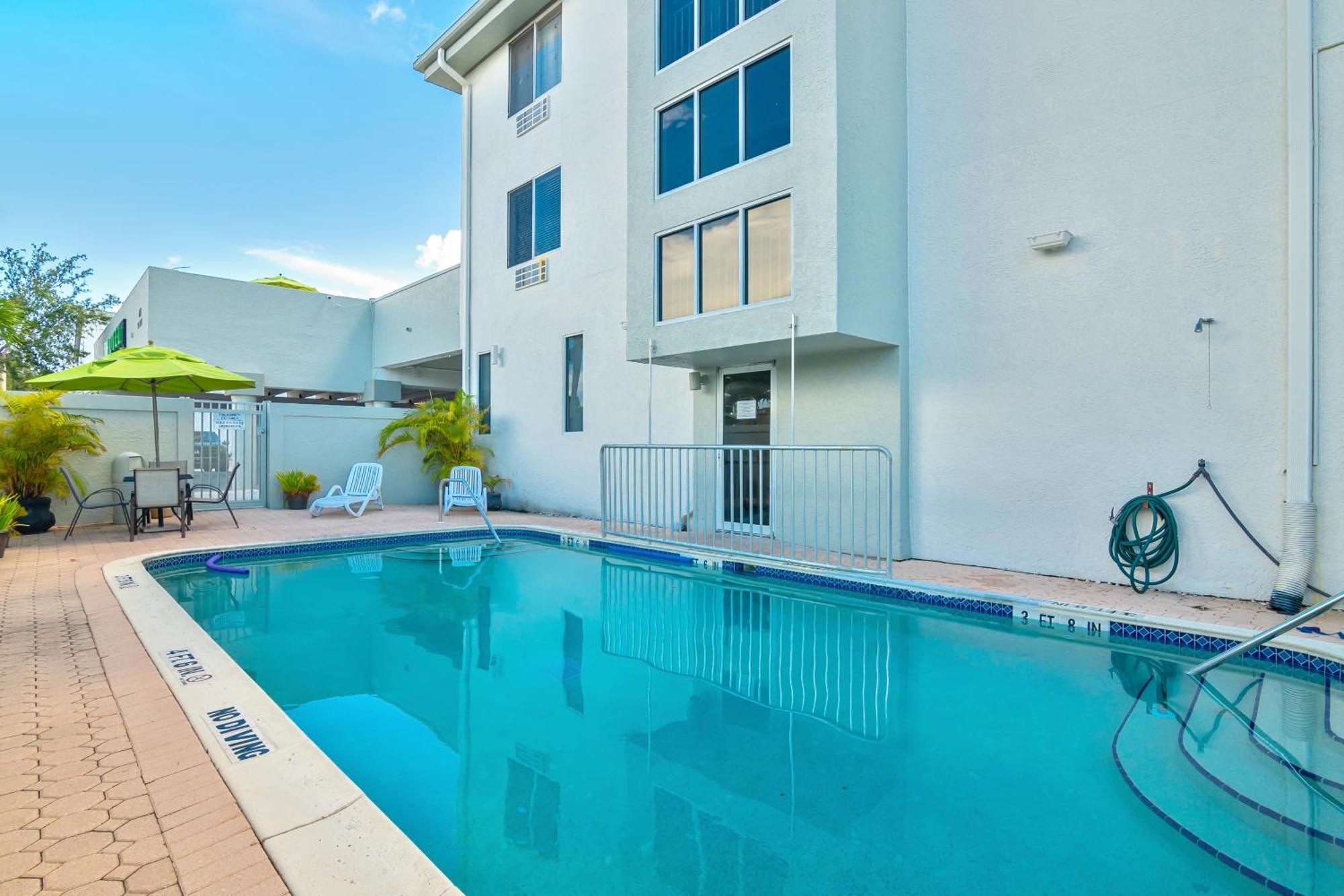 Naples Park Central Hotel Exterior photo