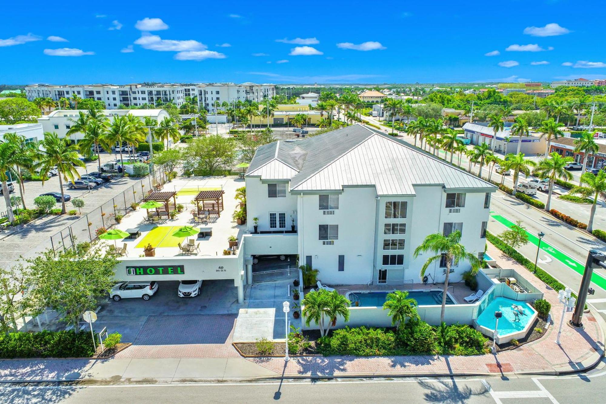 Naples Park Central Hotel Exterior photo