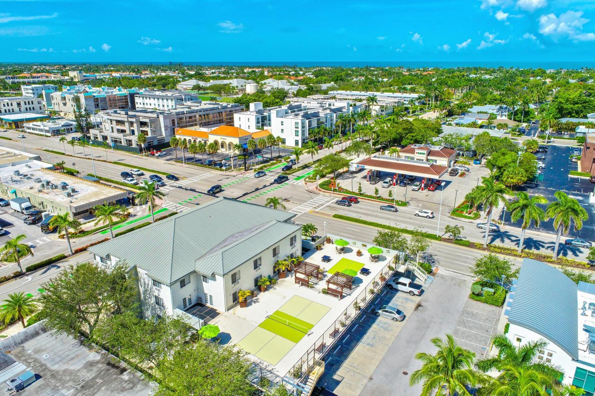 Naples Park Central Hotel Exterior photo