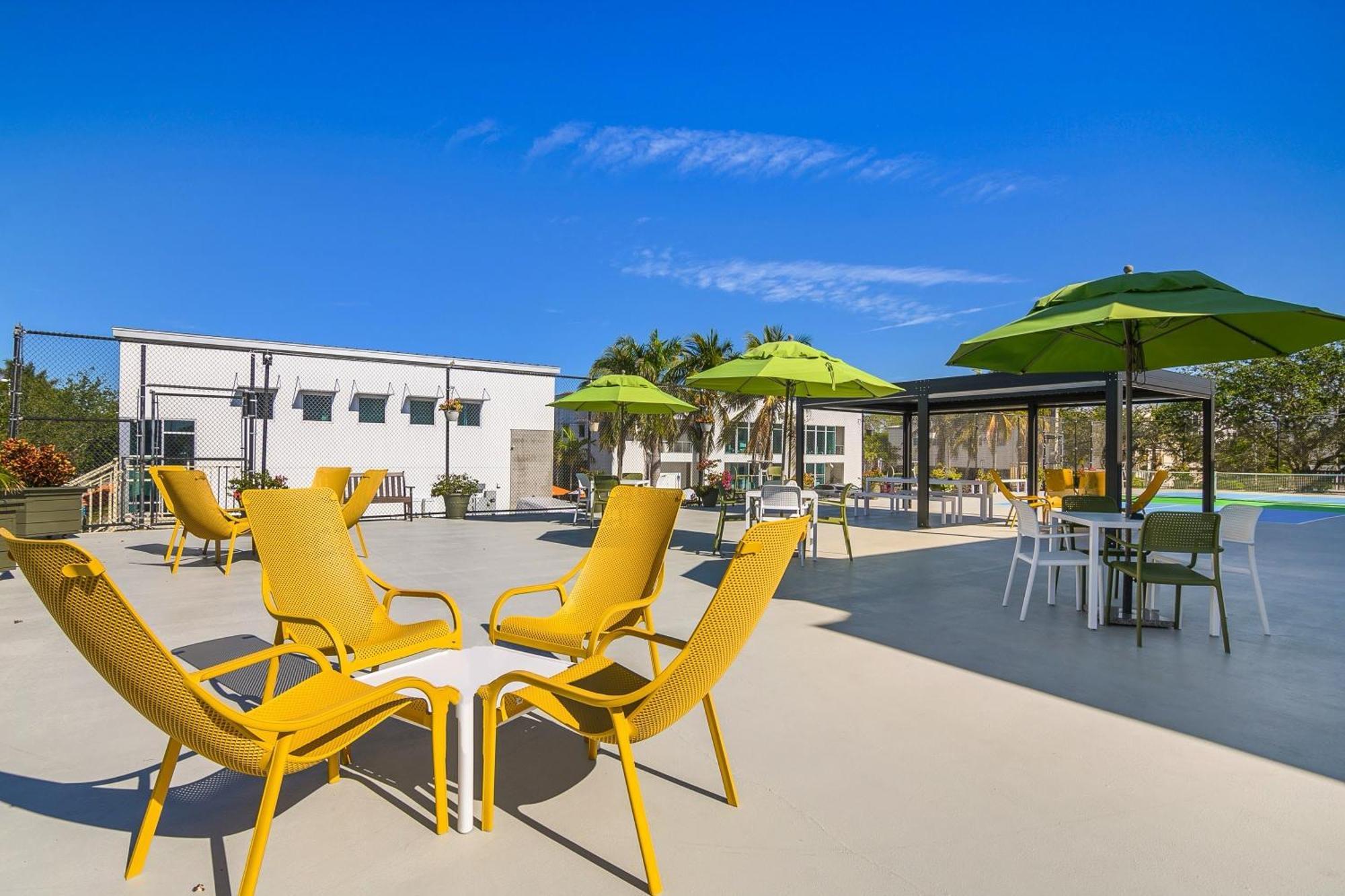 Naples Park Central Hotel Exterior photo