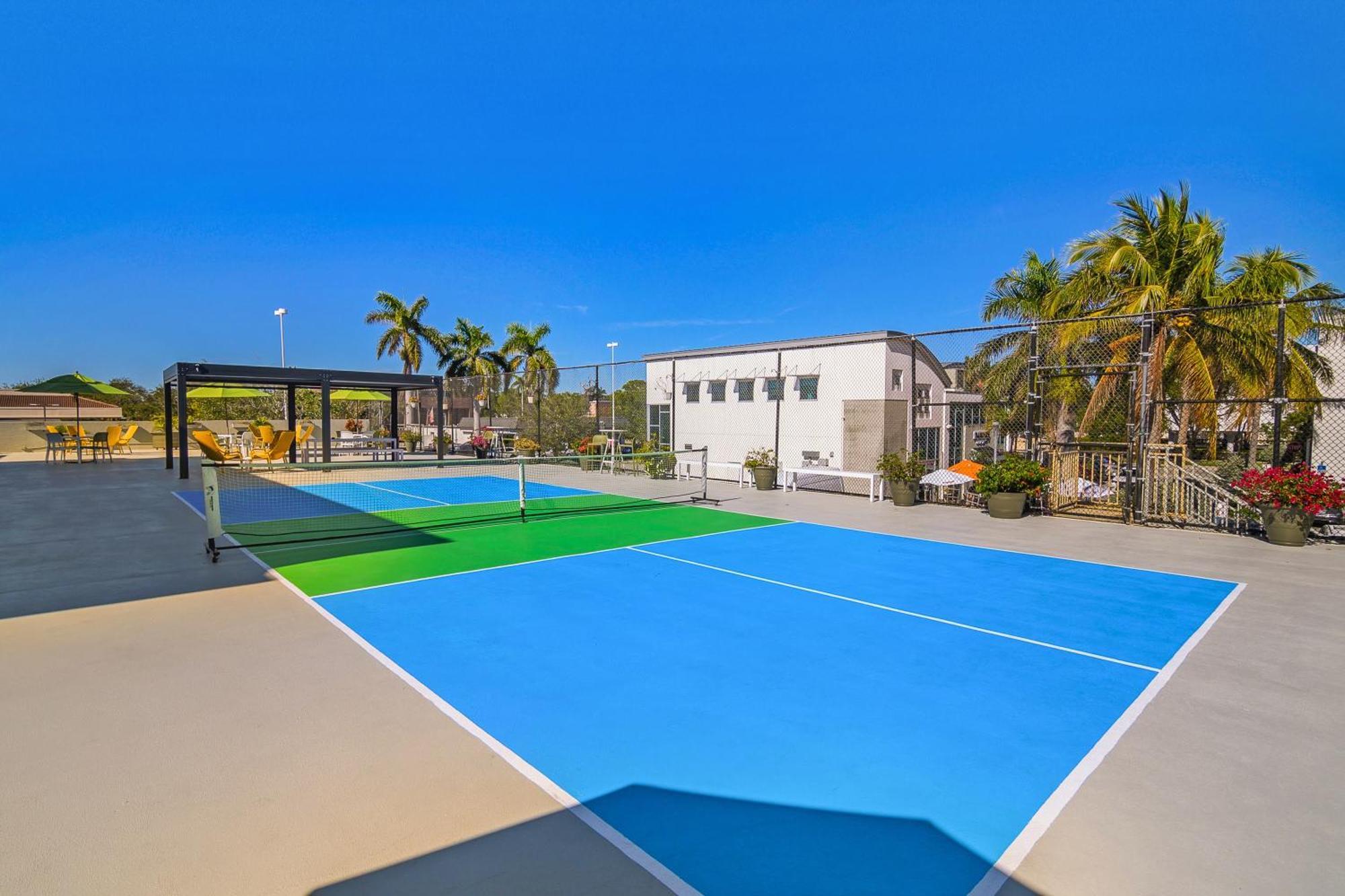Naples Park Central Hotel Exterior photo