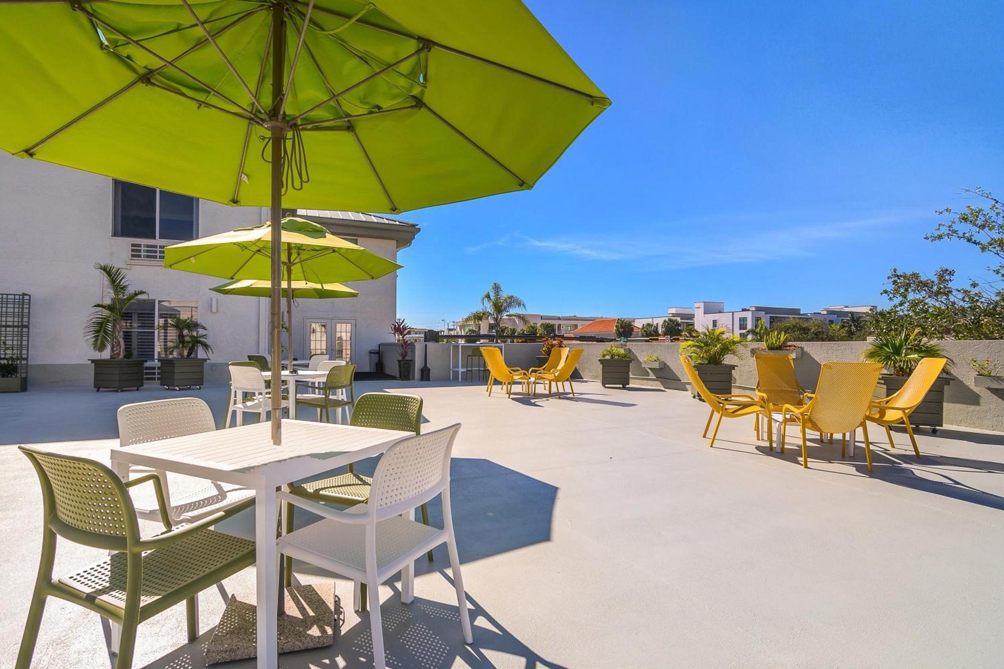 Naples Park Central Hotel Exterior photo