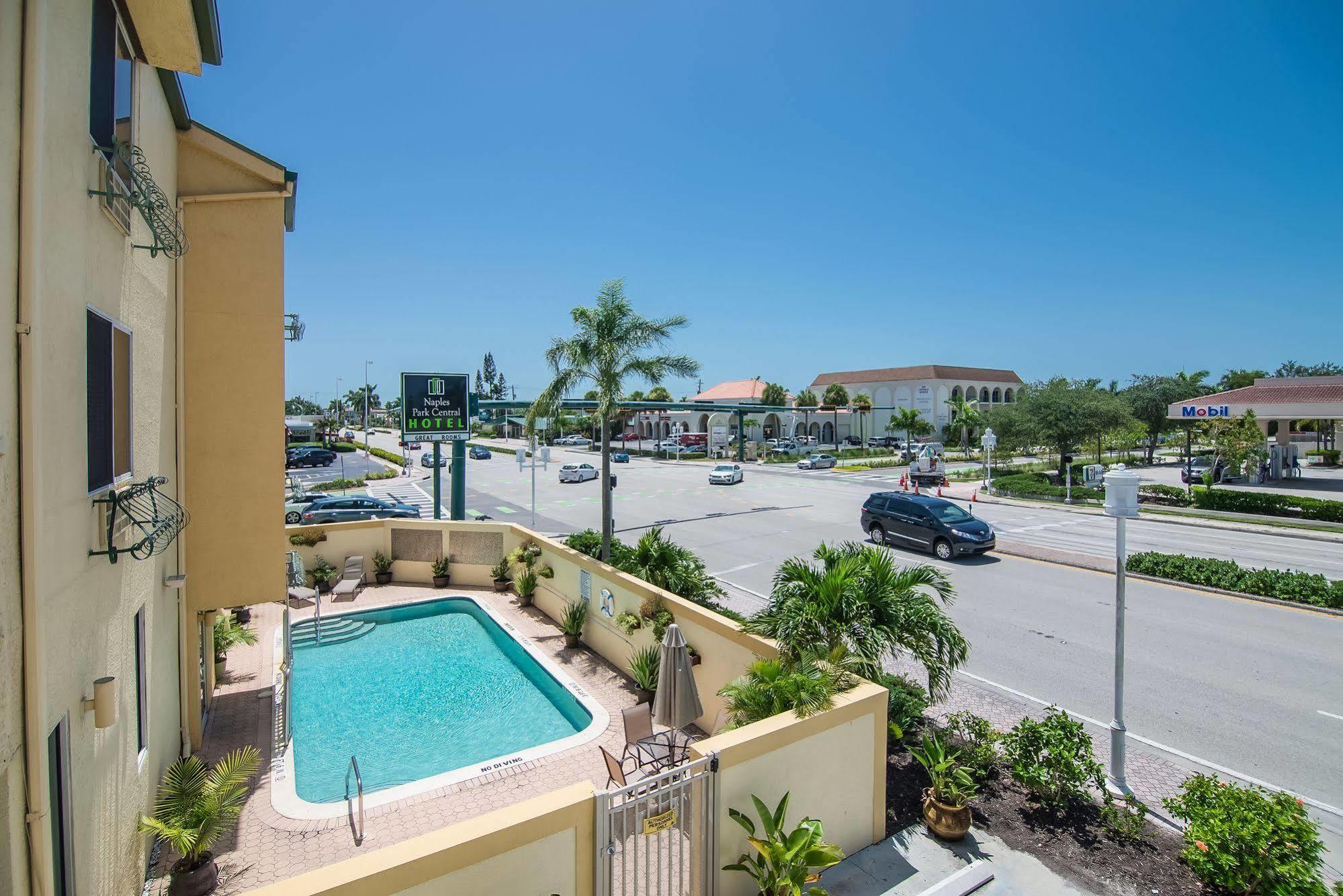 Naples Park Central Hotel Exterior photo