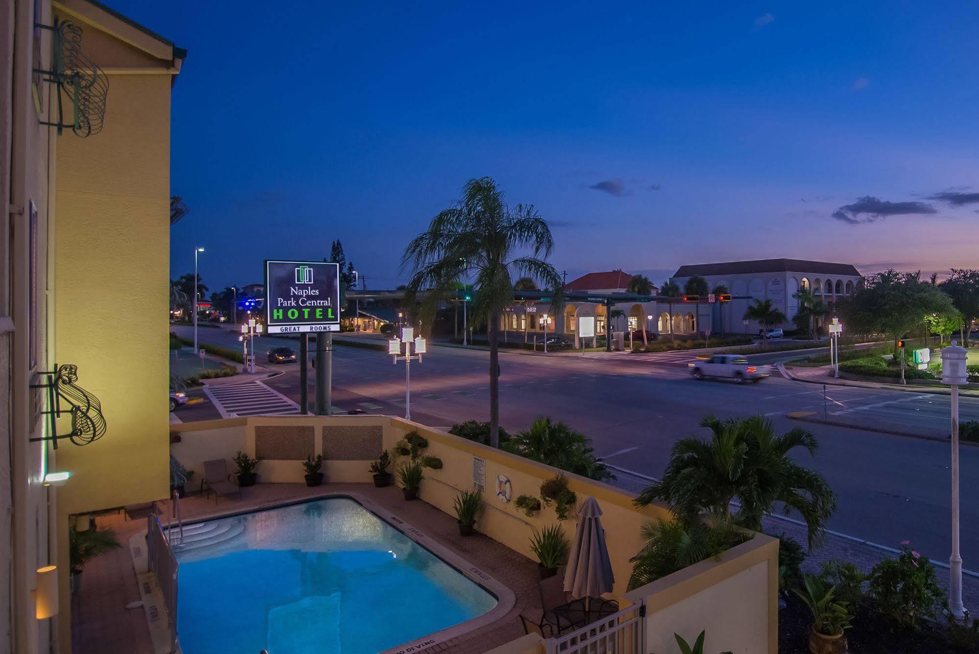 Naples Park Central Hotel Exterior photo