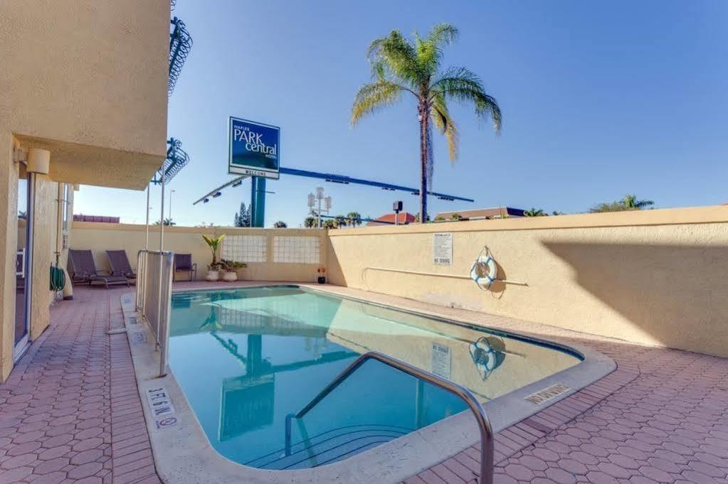 Naples Park Central Hotel Exterior photo